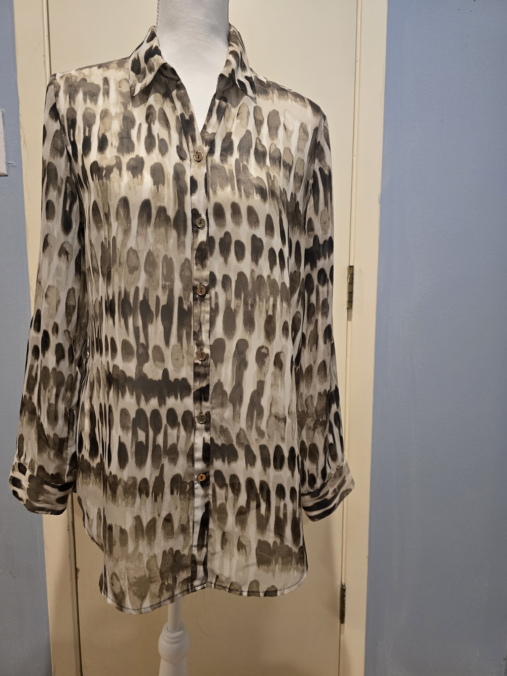 Chico's Black & White Abstract Dot-Print Button-Down Shirt Size 1